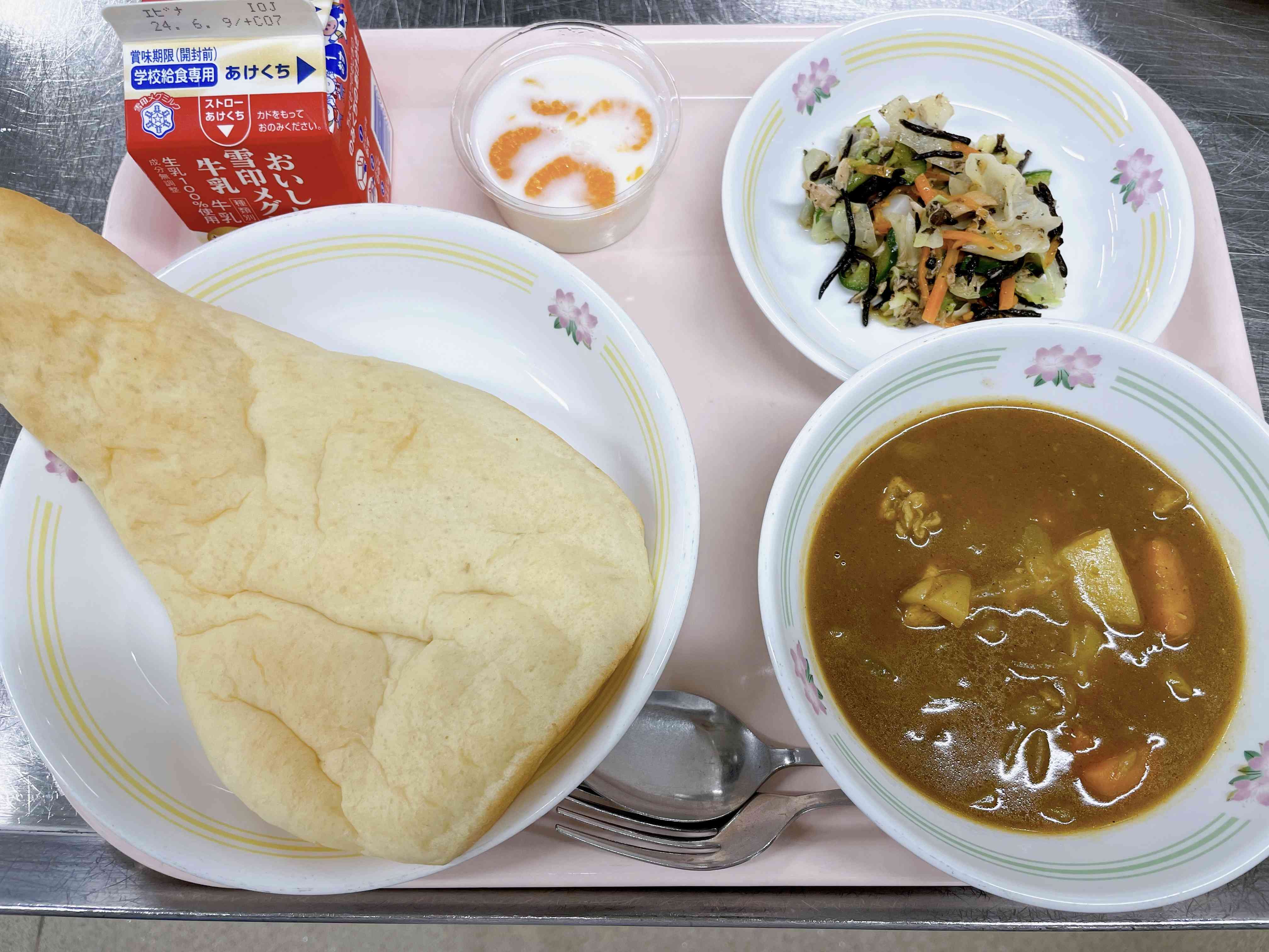 給食 - 品川区立鈴ケ森中学校